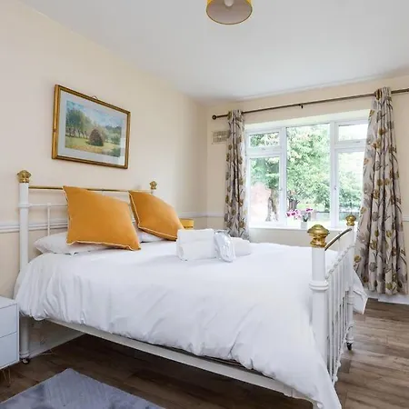 Beautiful 2-bedroom Maisonette Dublin