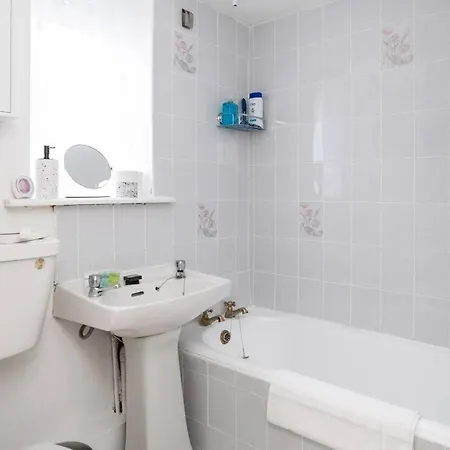 Apartment Beautiful 2-bedroom Maisonette *