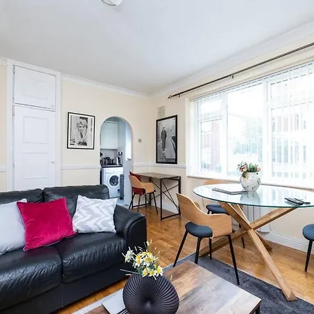 Apartment Beautiful 2-bedroom Maisonette *