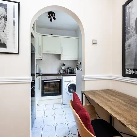 Beautiful 2-bedroom Maisonette
